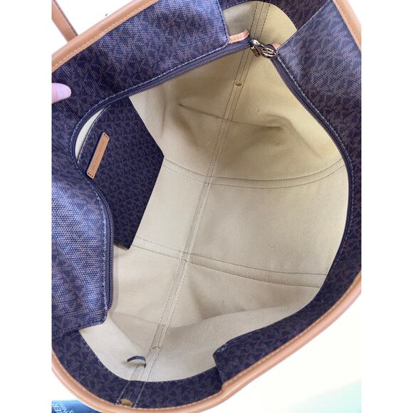 MICHAEL KORS, EXTRA LARGE SIGNATURE PVC LEATHER TOTE BAG - Picture 10 of 14